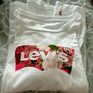 Women’s Levi shirt